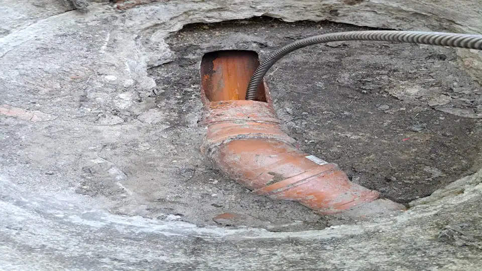 Udrożnienie rur spiralą elektryczną – Tuszyn, ul. Osiedlowa