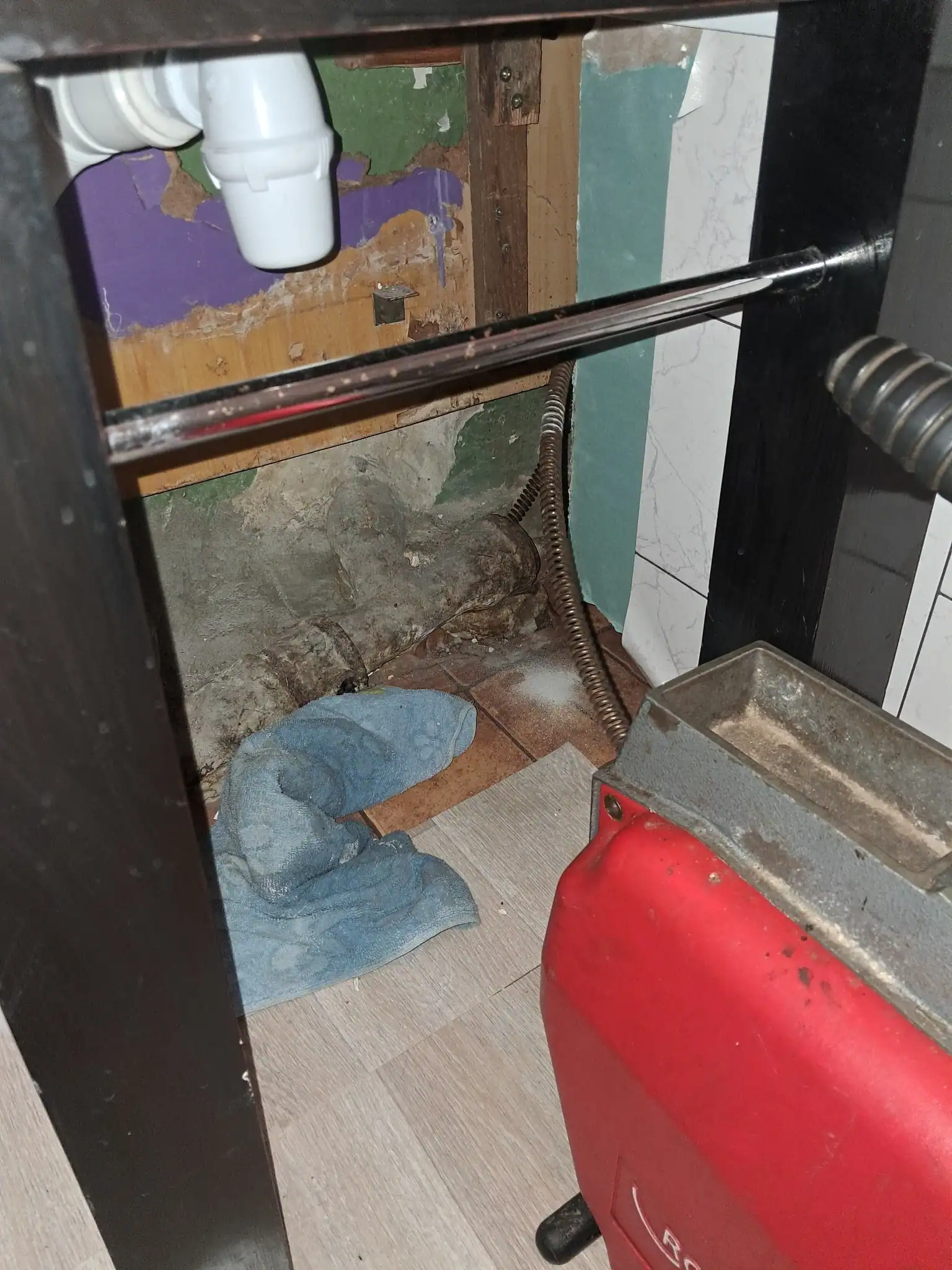 Łódź Teofilów – czyszczenie starego podejścia spiralą elektryczną i łańcuchami